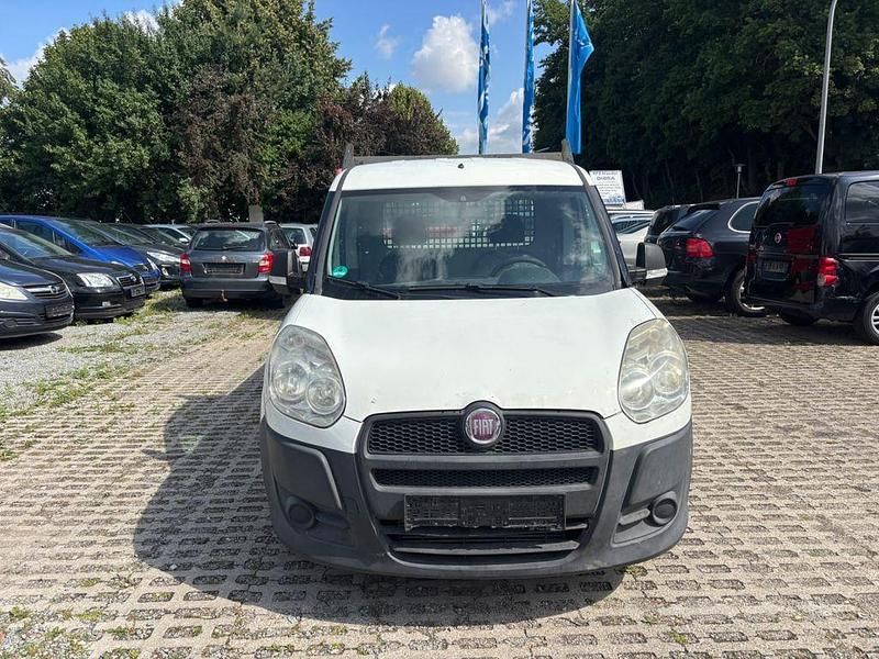 Weiß Gebraucht 2011 Fiat Doblò Van / Kleinbus | 3.950 € (Fairer Preis) - Bild 1/4