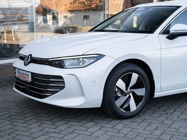 Neu VW Passat Pro 150 PS (110 kW) 2025 Oryxweiß perlmutteffekt Kombi