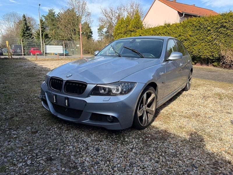 Gebraucht BMW 320 177 PS (130 kW) 2010 Blau Limousine