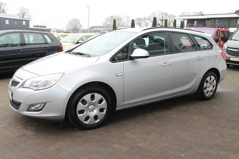 Gebraucht Opel Astra Selection 95 PS (69 kW) 2011 Silber Kombi