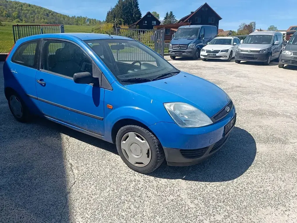 Gebraucht Ford Fiesta Basis 60 PS (44 kW) 2003 Blau Kleinwagen