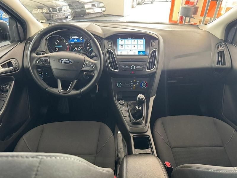 Gebraucht Ford Focus Cool & Connect 125 PS (91 kW) 2018 Grau Kombi