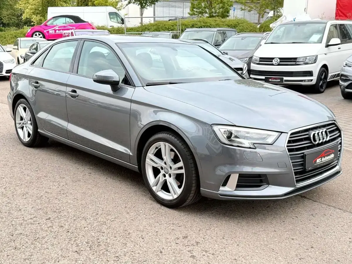 Gebraucht Audi A3 Sport 116 PS (85 kW) 2018 Grau Limousine
