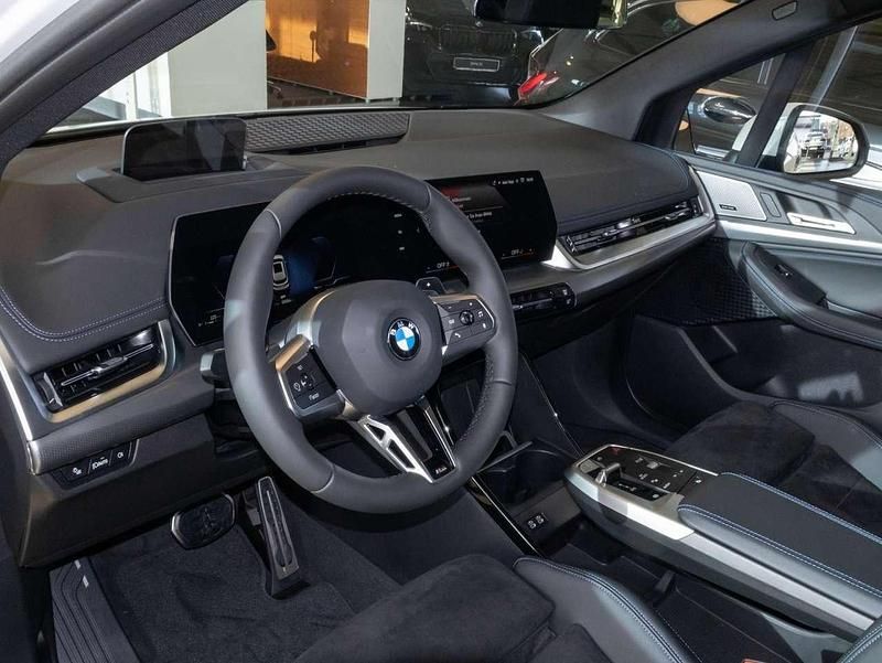 Neu BMW 223 Active Tourer M Sport 204 PS (150 kW) 2025 Alpinweiss iii Van / Kleinbus