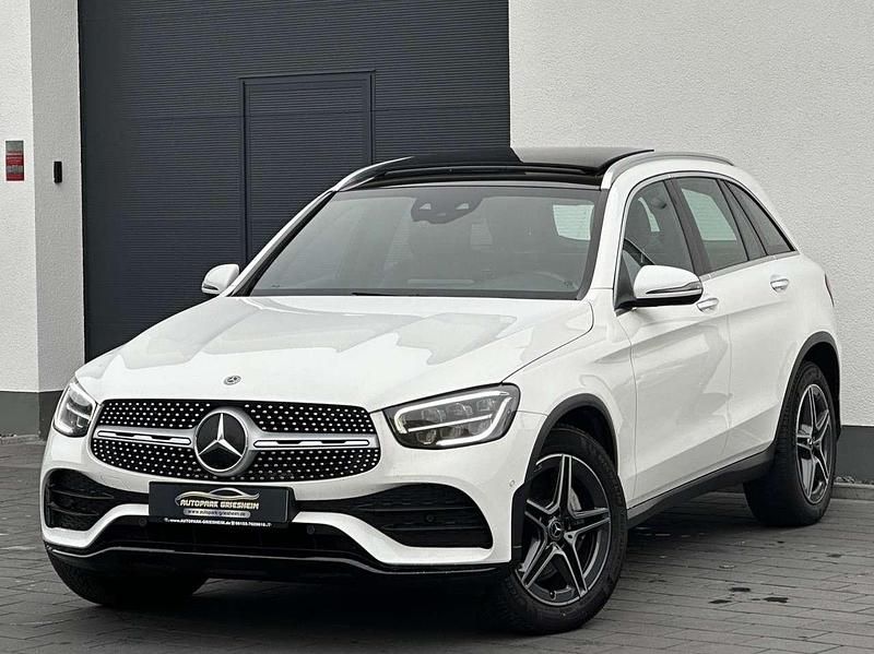 Polarweiss Gebraucht 2020 Mercedes GLC300 AMG SUV | 32.900 € (Fairer Preis) - Bild 1/4
