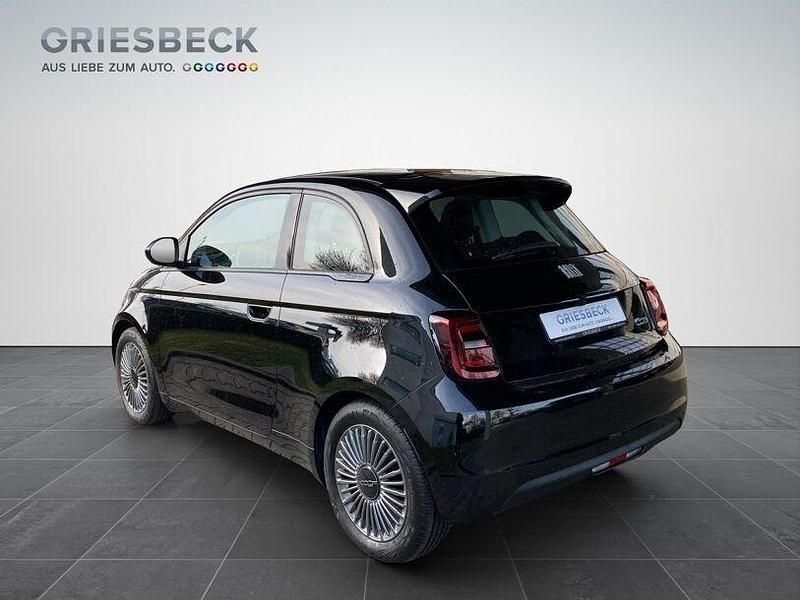 Gebraucht Fiat 500e Icon 86 kW (118 PS) 2022 Onyx black / metallic Limousine