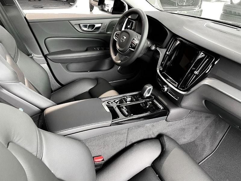 Gebraucht Volvo S60 Plus 455 PS (334 kW) 2024 Onyx black / metallic Limousine