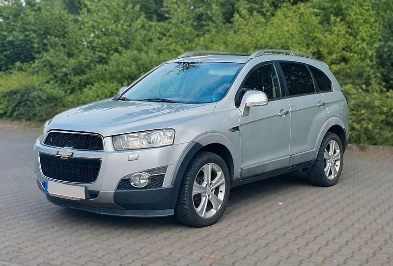 Silber Gebraucht 2012 Chevrolet Captiva SUV | 4.800 € (Superpreis) - Bild 1/4