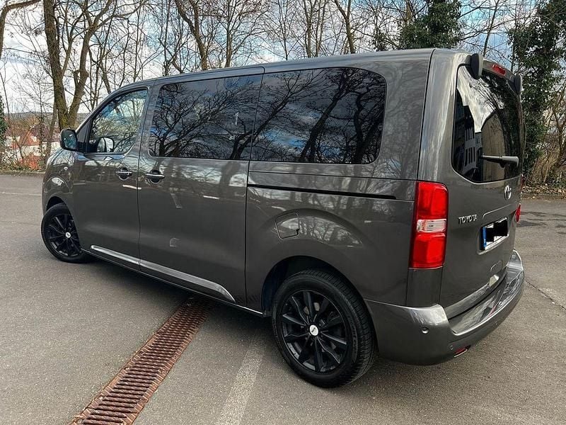 Gebraucht Toyota Proace Executive 177 PS (130 kW) 2020 Grau Van / Kleinbus