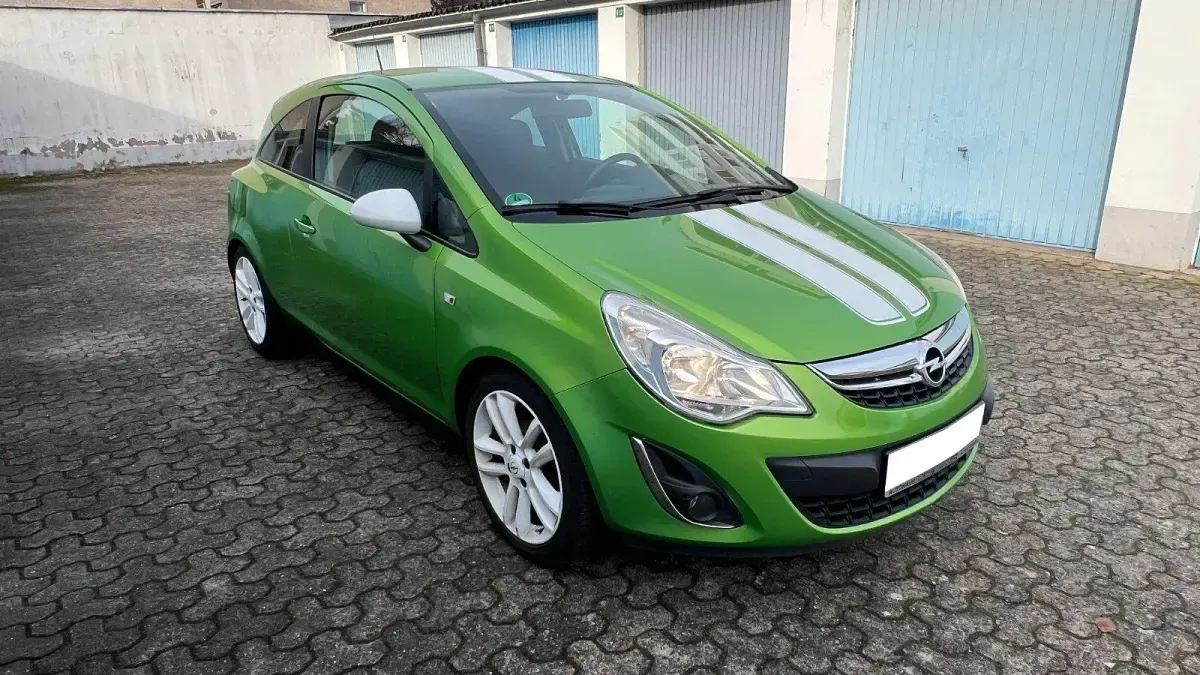 Gebraucht Opel Corsa 85 PS (62 kW) 2011 Grün Kleinwagen
