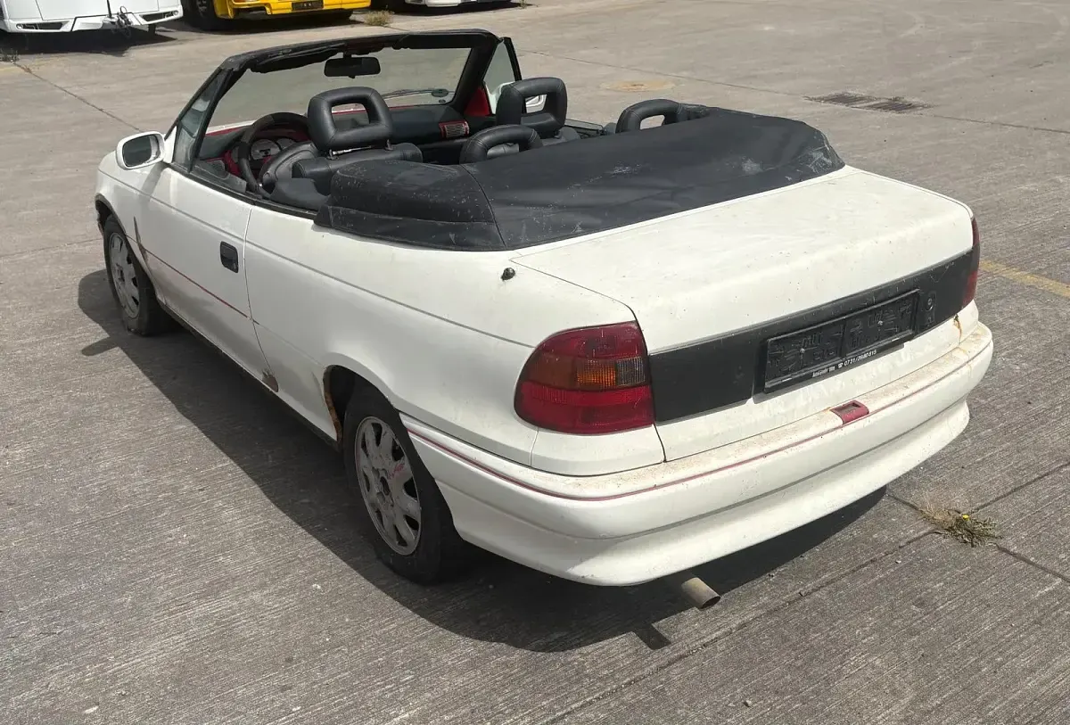 Używany Opel Astra Cabriolet 75 KM (55 kW) 1997 Biały Kabriolet
