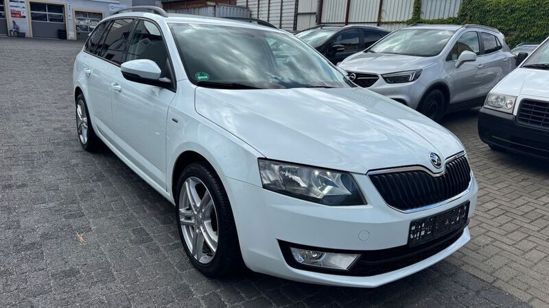 Weiß Gebraucht 2017 Skoda Octavia Joy Kombi | 11.999 € (Fairer Preis) - Bild 1/4