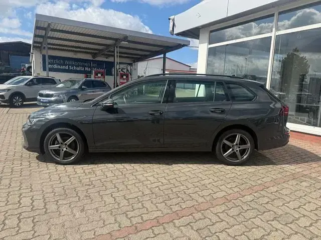 Gebraucht VW Golf VIII Life 116 PS (85 kW) 2024 Uranograu Kombi