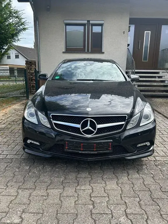 Gebraucht Mercedes E250 204 PS (150 kW) 2009 Schwarz Coupé