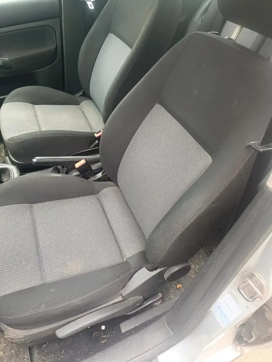 Second-hand VW Golf IV 75 CP (55 kW) 2003 Argintiu Hatchback