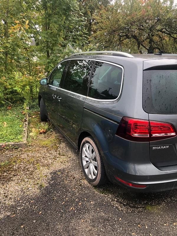 Gebraucht VW Sharan 177 PS (130 kW) 2019 Grau Van / Kleinbus