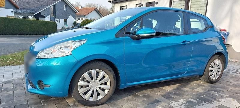 Second-hand Peugeot 208 Active 95 CP (69 kW) 2012 Albastru Hatchback