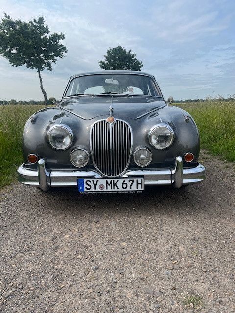 Grau Gebraucht 1967 Jaguar MK II Limousine | 28.000 € - Bild 1/4
