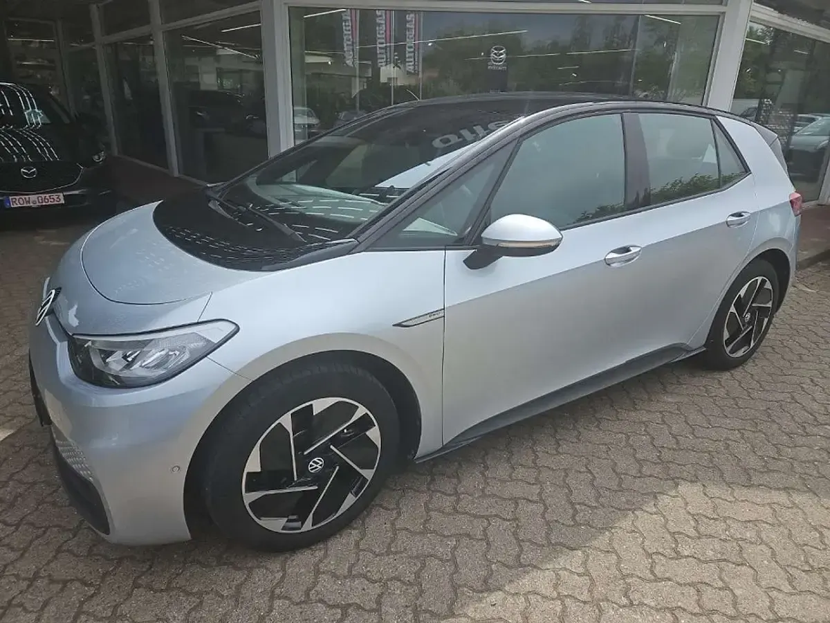 Gebraucht VW ID.3 Pro Performance 150 kW (204 PS) 2023 Scale silver metallic Kleinwagen