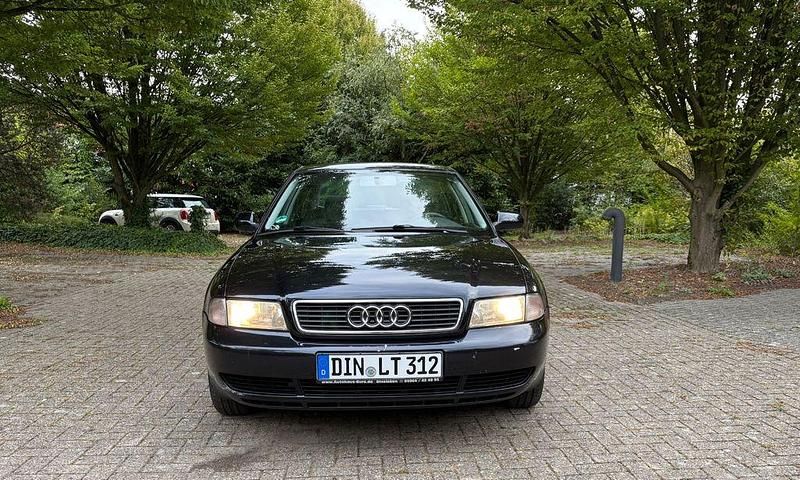 Blau Gebraucht 1996 Audi A4 Limousine | 3.000 € (Teuer) - Bild 1/4