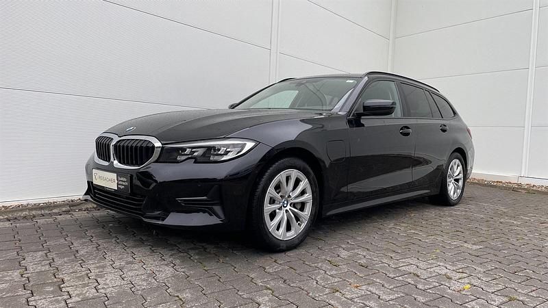 Schwarz uni Gebraucht 2021 BMW 330e Advantage Kombi | 26.899 € (Fairer Preis) - Bild 1/4