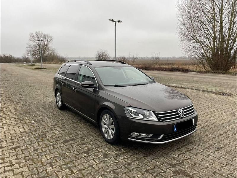 Gebraucht VW Passat Comfortline 140 PS (102 kW) 2014 Braun Kombi