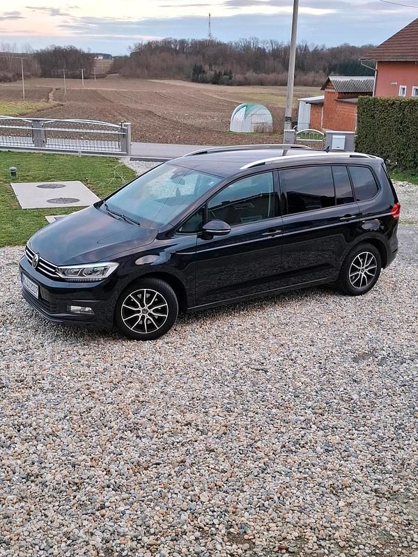 Schwarz Gebraucht 2016 VW Touran Van / Kleinbus | 12.500 € (Fairer Preis) - Bild 1/4