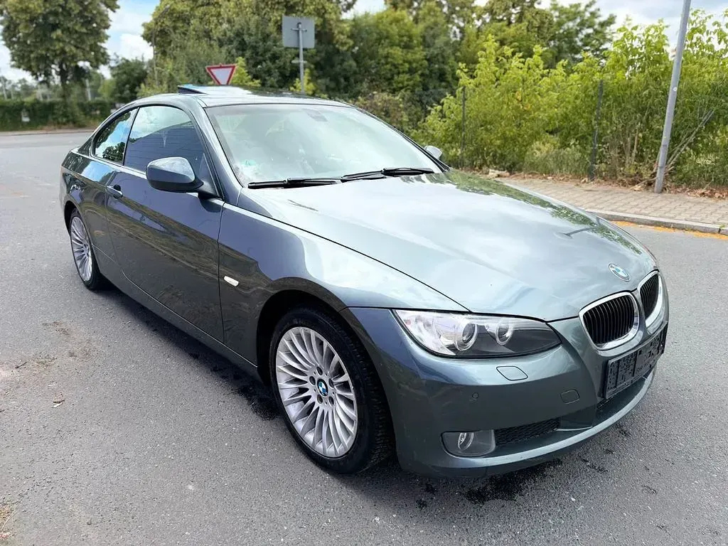 Gebraucht BMW 320 177 PS (130 kW) 2009 Grau Coupé