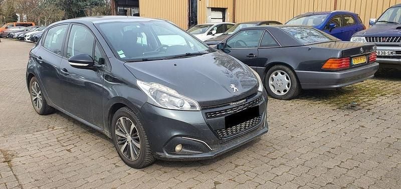 Gebraucht Peugeot 208 Active 82 PS (60 kW) 2017 Grau Kleinwagen