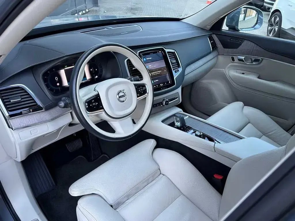 Gebraucht Volvo XC90 Plus 235 PS (172 kW) 2023 Grau SUV