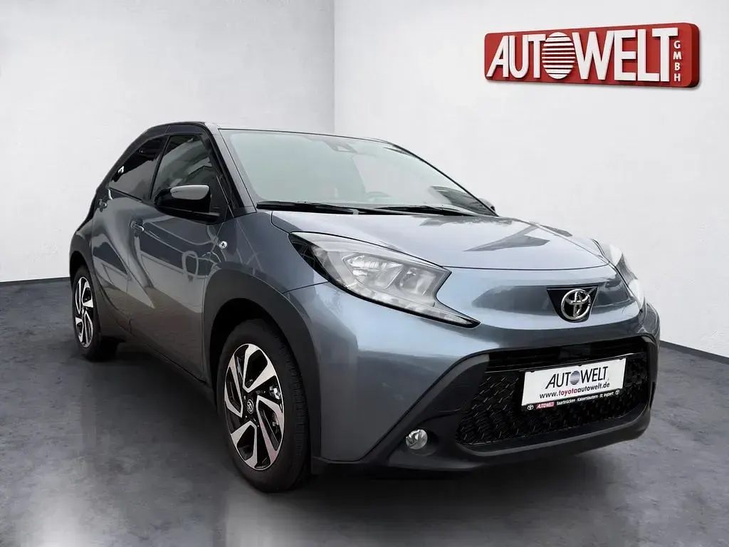 Neu Toyota Aygo X 72 PS (52 kW) 2026 Schwarz SUV