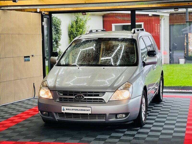 Silber Gebraucht 2007 Kia Carnival Van / Kleinbus | 9.900 € - Bild 1/4