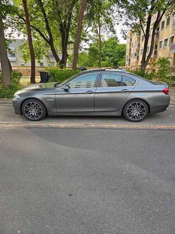 Braun Gebraucht 2013 BMW 530 Luxury Line Limousine | 16.600 € (Fairer Preis) - Bild 1/4