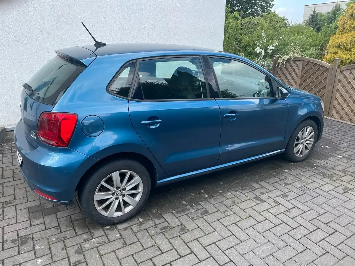 Gebraucht VW Polo 90 PS (66 kW) 2015 Blau Kleinwagen