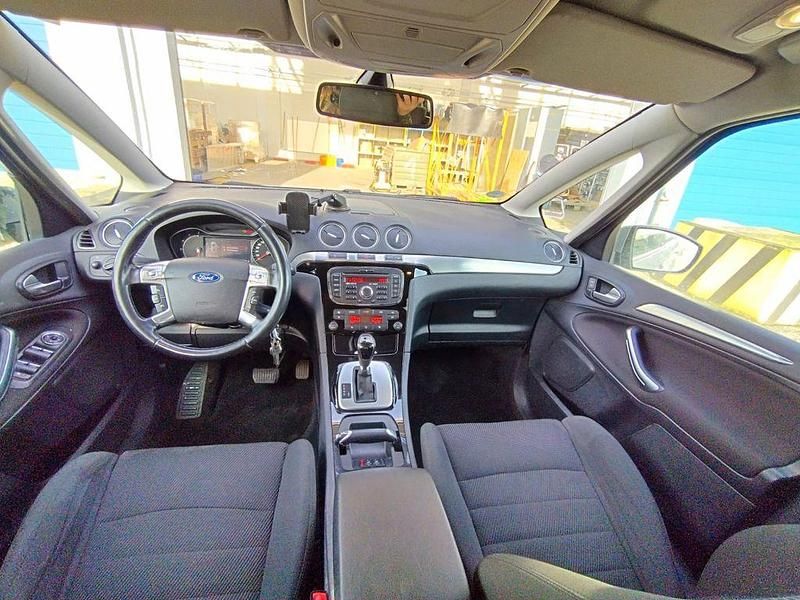 Gebraucht Ford S-MAX Titanium 140 PS (102 kW) 2014 Silber Van / Kleinbus