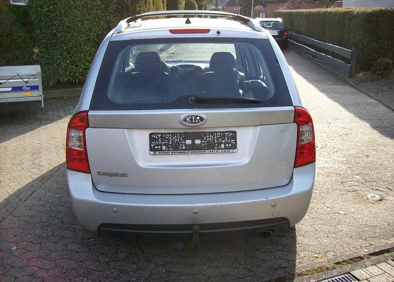 Gebraucht Kia Carens 144 PS (105 kW) 2007 Silber Van / Kleinbus