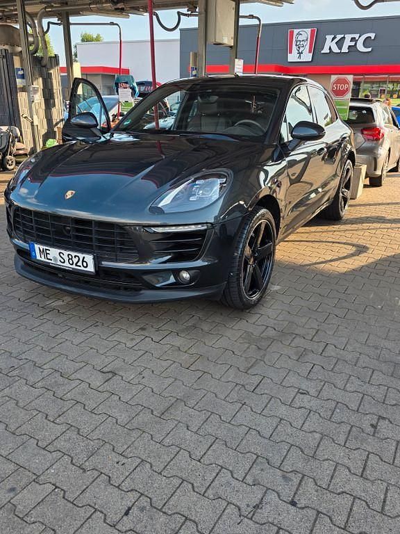 Grau Gebraucht 2016 Porsche Macan S SUV | 28.499 € (Fairer Preis) - Bild 1/4