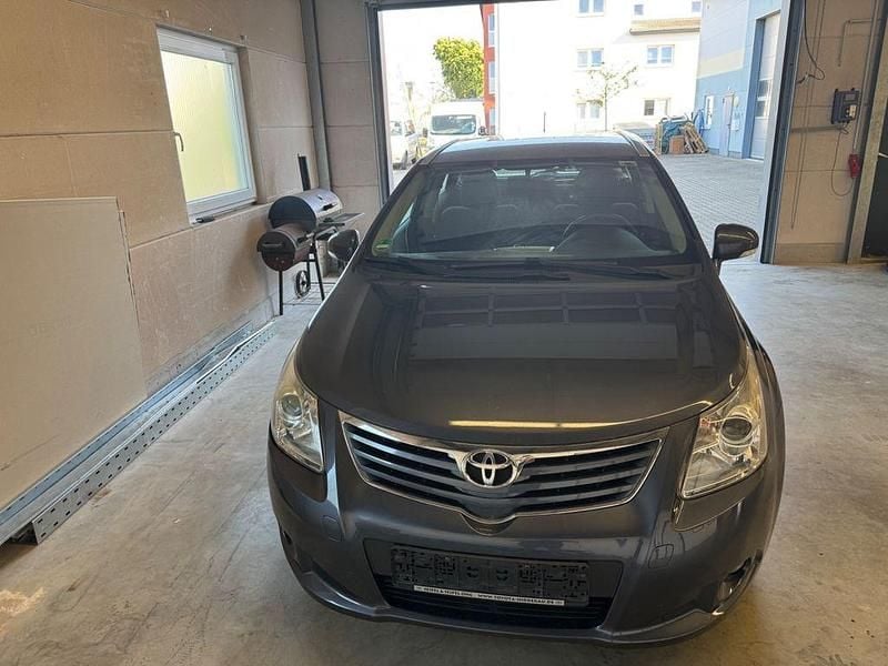 Blau Gebraucht 2011 Toyota Avensis Kombi | 4.199 € (Fairer Preis) - Bild 1/4