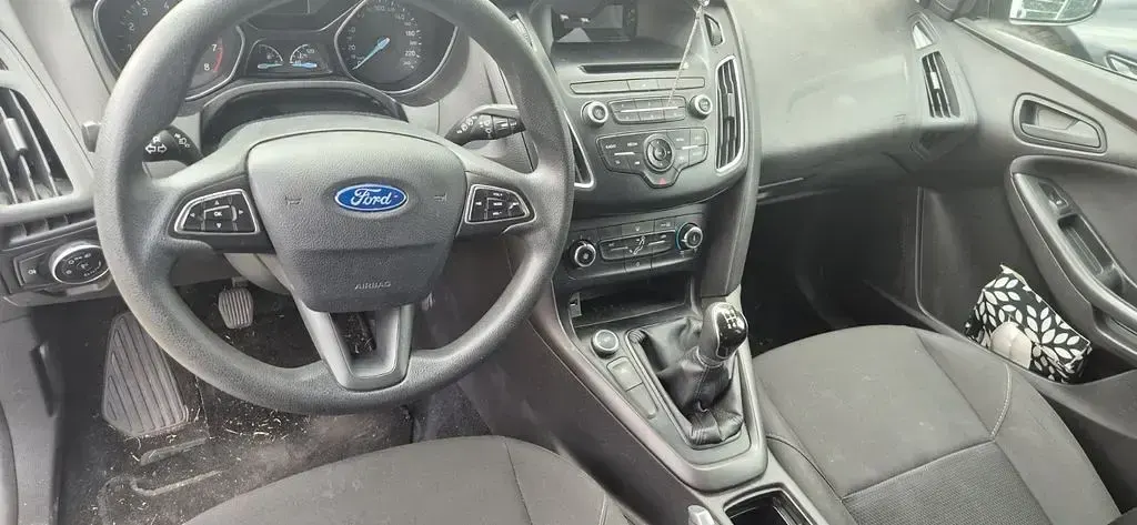 Gebraucht Ford Focus Trend 101 PS (74 kW) 2015 Weiß Limousine