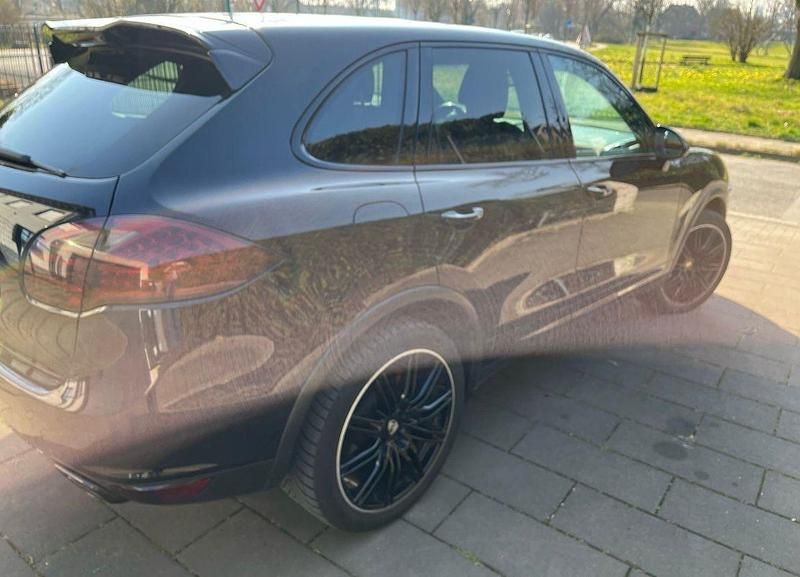 Gebraucht Porsche Cayenne 239 PS (175 kW) 2011 Schwarz SUV