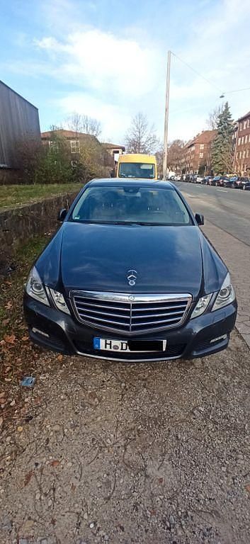 Gebraucht Mercedes E200 Avantgarde 184 PS (135 kW) 2010 Blau Limousine