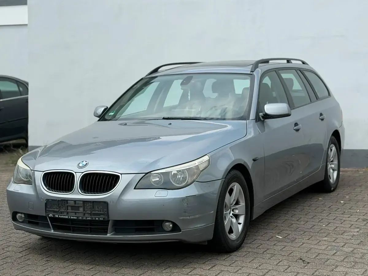 Gebraucht BMW 525 177 PS (130 kW) 2006 Grau Kombi