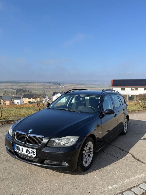 Gebraucht BMW 318 143 PS (105 kW) 2008 Schwarz Kombi