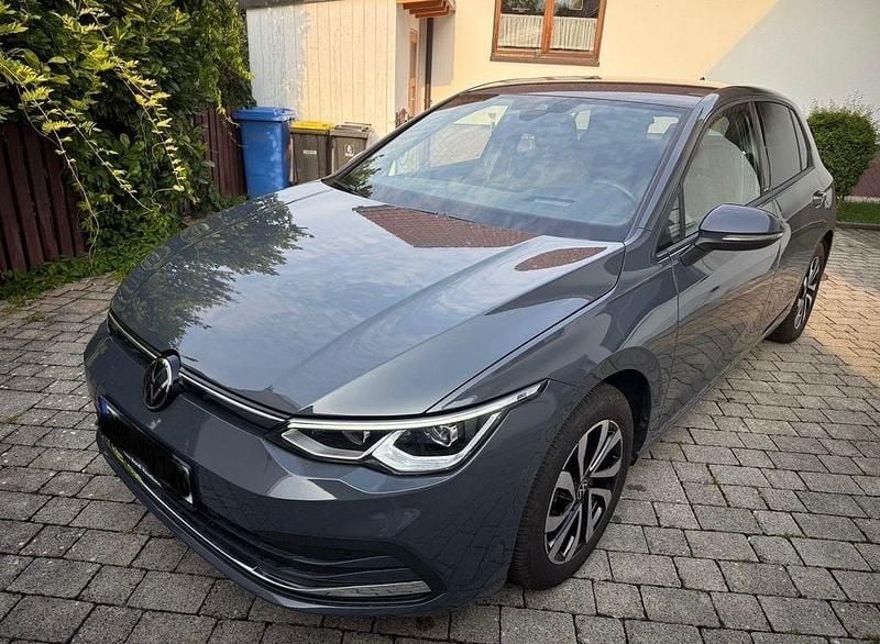 Gebraucht VW Golf VIII Active 150 PS (110 kW) 2023 Grau Limousine