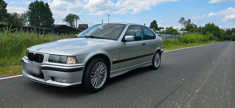 Silber Gebraucht 2025 BMW 316 Basis | 4.500 € - Bild 1/4