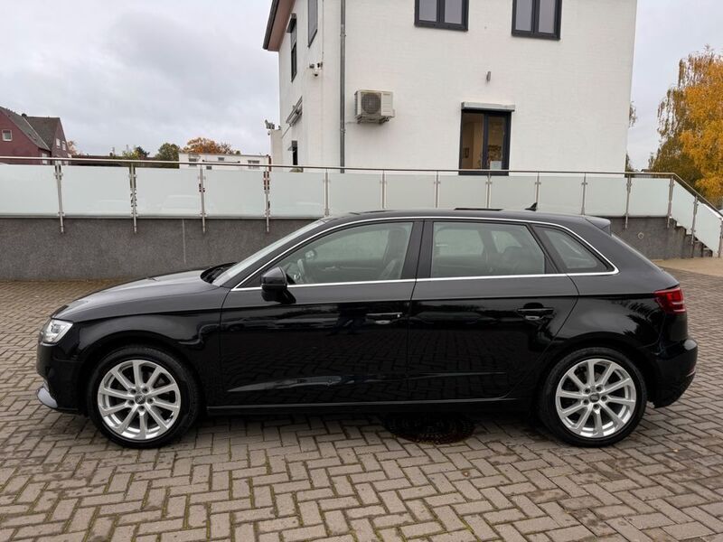 Schwarz Gebraucht 2017 Audi A3 Sportback Design Limousine | 12.900 € (Fairer Preis) - Bild 1/4