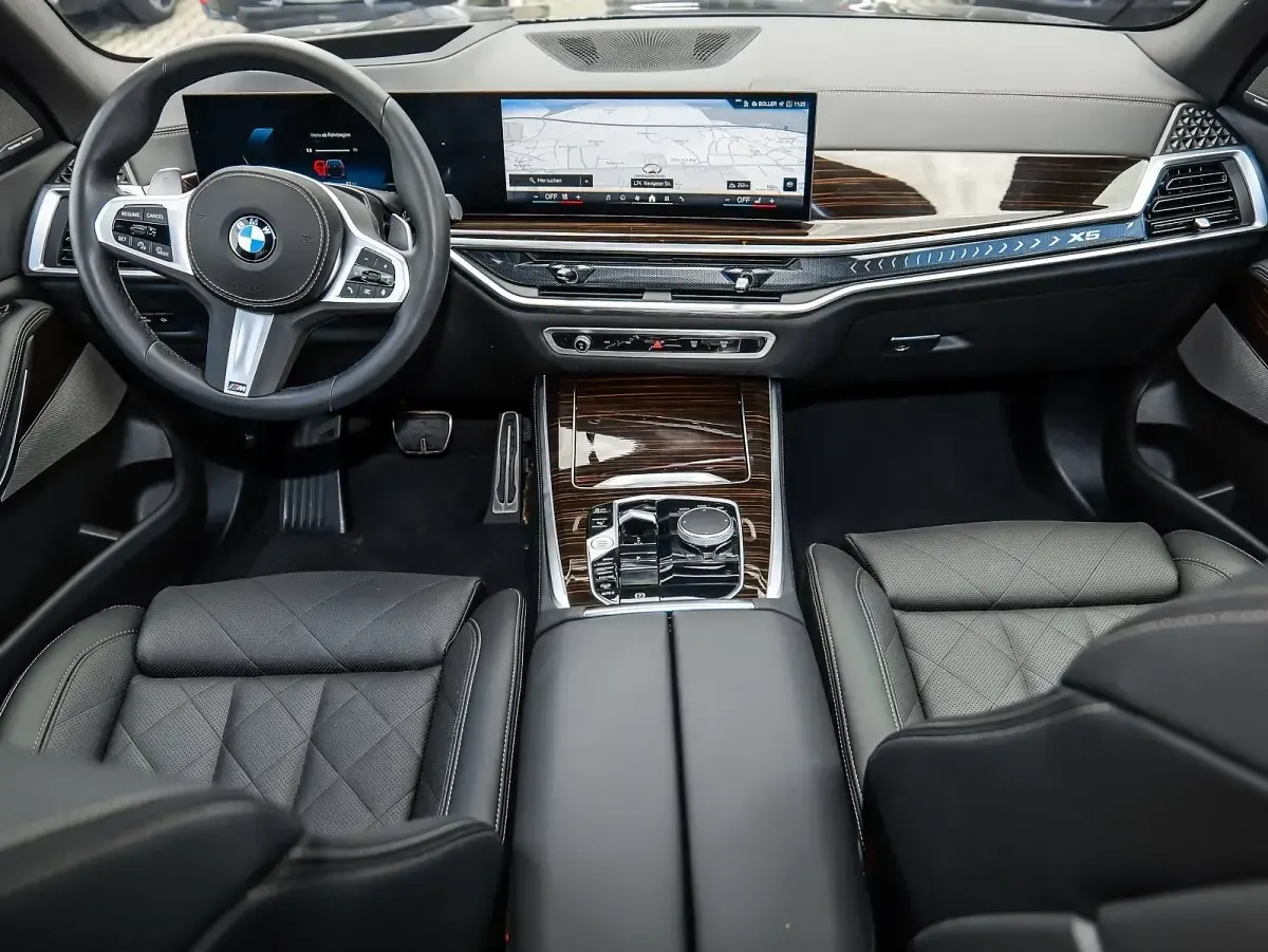 Gebraucht BMW X5 M Sport 360 PS (264 kW) 2025 Black sapphire SUV