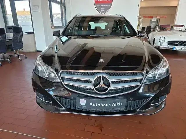 Gebraucht Mercedes E220 170 PS (125 kW) 2015 Schwarz Kombi
