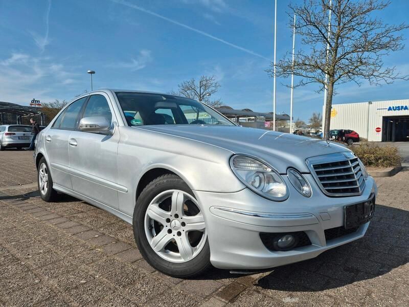 Grau Gebraucht 2008 Mercedes E200 Limousine | 2.500 € (Superpreis) - Bild 1/4