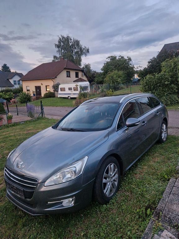 Grau Gebraucht 2011 Peugeot 508 Allure Kombi | 5.800 € (Fairer Preis) - Bild 1/4